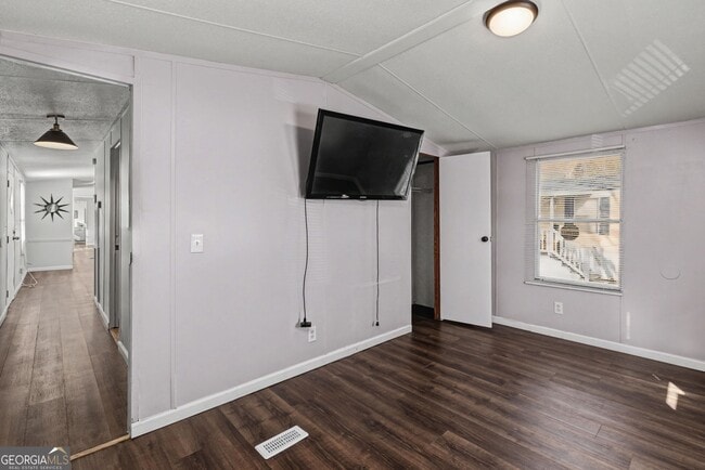 Building Photo - 73 Lillian Cir