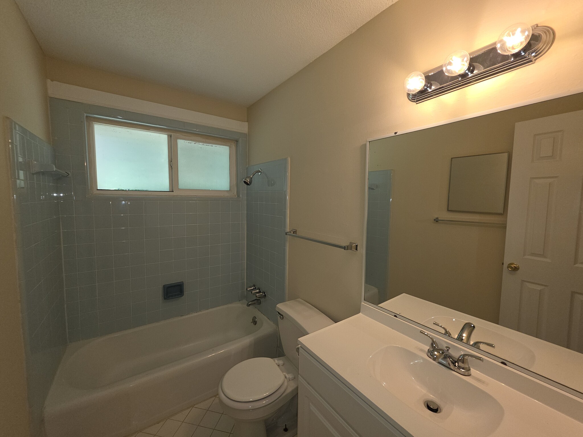 Building Photo - 3113 Erskine Dr