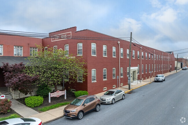 Primary Photo - New Holland Apartments