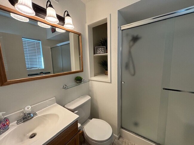 Building Photo - 3 Bedroom - 2 Bath Pool Home