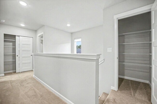 Building Photo - Modern Yelm Home Built in 2023, Walk-In Closets, Deep Storage & Neighborhood Park!