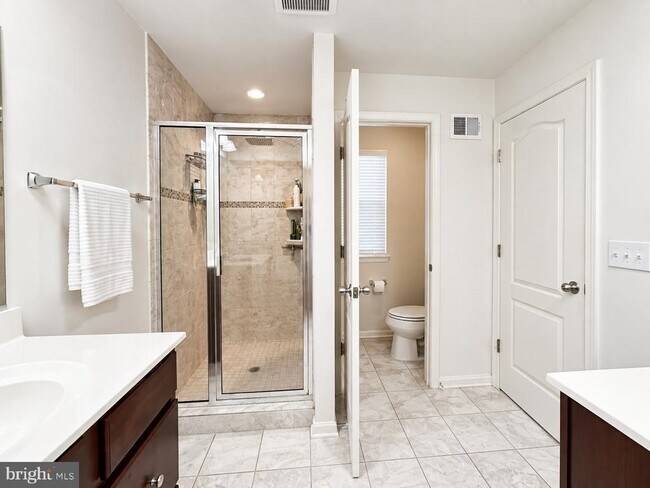 Building Photo - 4811 Hicks Dr