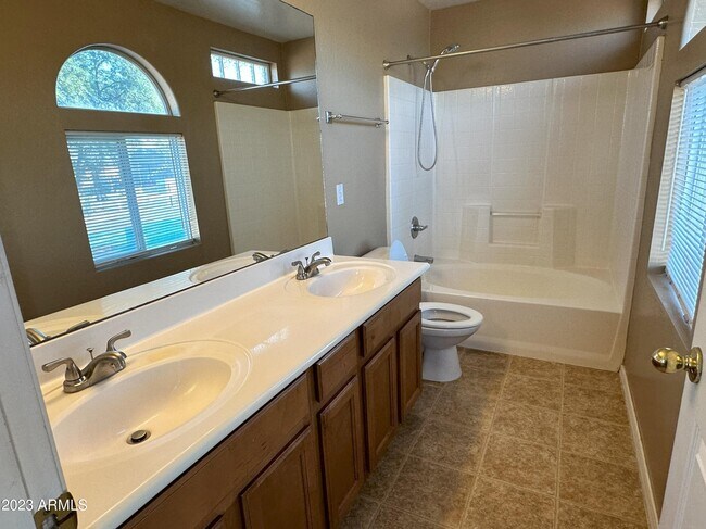 Building Photo - 15514 W Ventura St