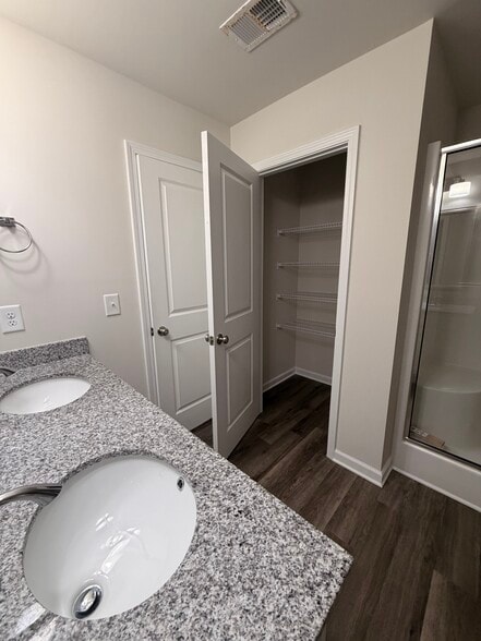 Building Photo - 706 Common Widgeon Way