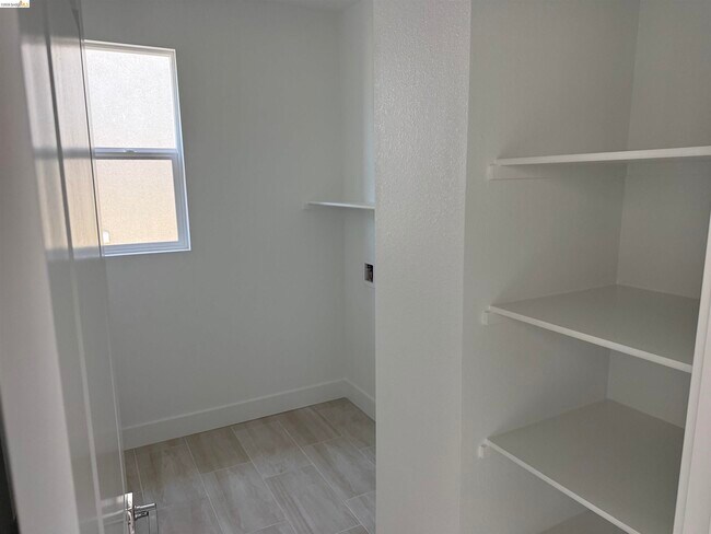 Building Photo - 4661 Caufield Wy