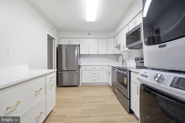 Building Photo - 3713 S George Mason Dr