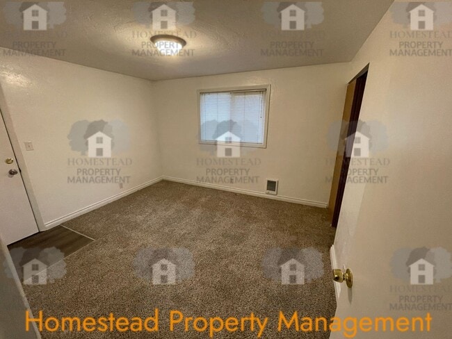 Building Photo - 1926-1928-1928 McCoy Ave NE