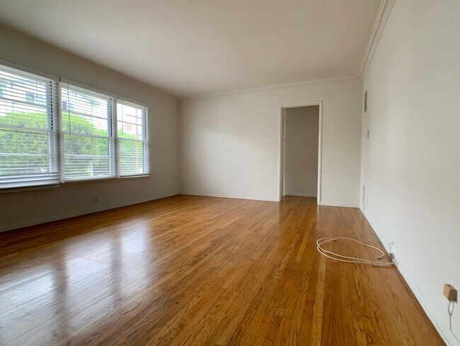 Building Photo - Walking Distance to UCLA and Westwood Village Completely Remodeled
