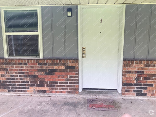 Building Photo - 1706 Badt Ave