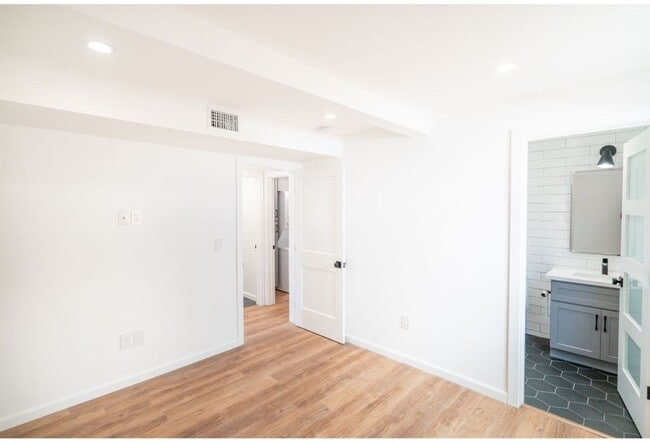 Building Photo - 3412 Bellevue Ave