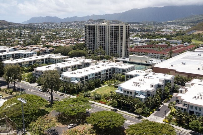 Building Photo - Wonderfully located - Three bedroom two ba...