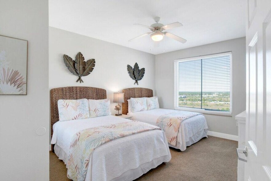 Building Photo - 365 E Beach Blvd