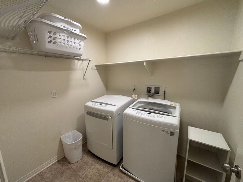 Building Photo - 12828 Shawnee