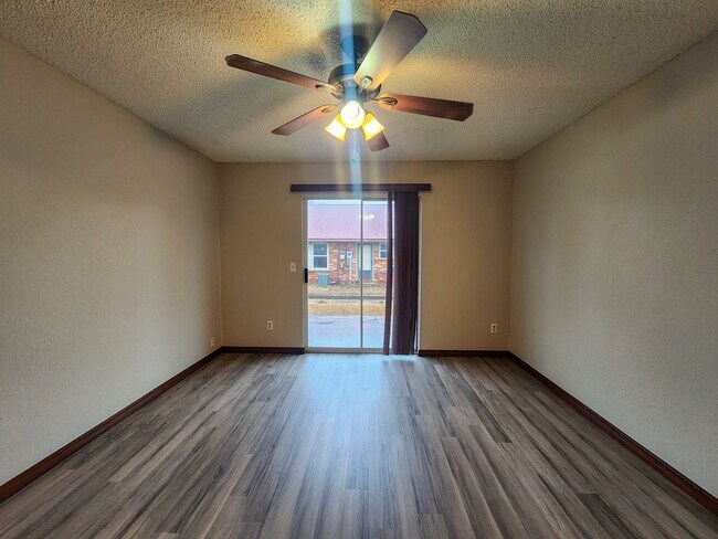 Building Photo - Cute 2 bedroom Duplex near OBU