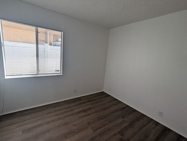 Building Photo - 4 Bedroom, 2 Bath - Single Story Home in P...