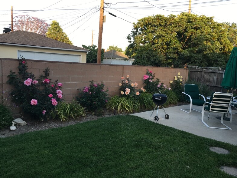back yard - 2518 W Chandler Blvd