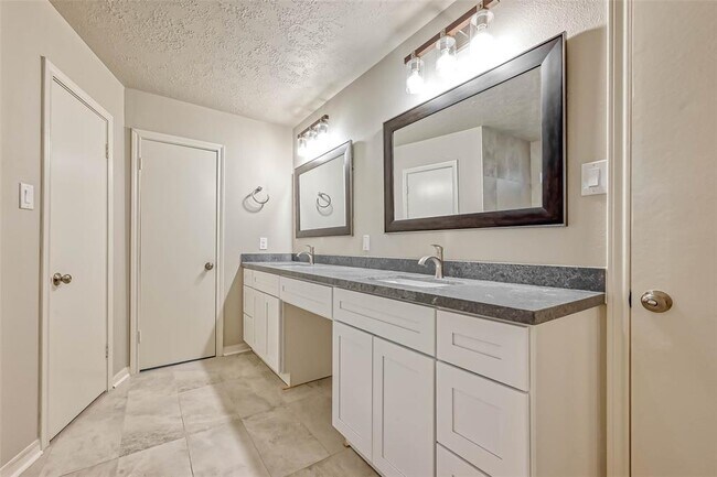 Building Photo - 3615 Highfalls Dr