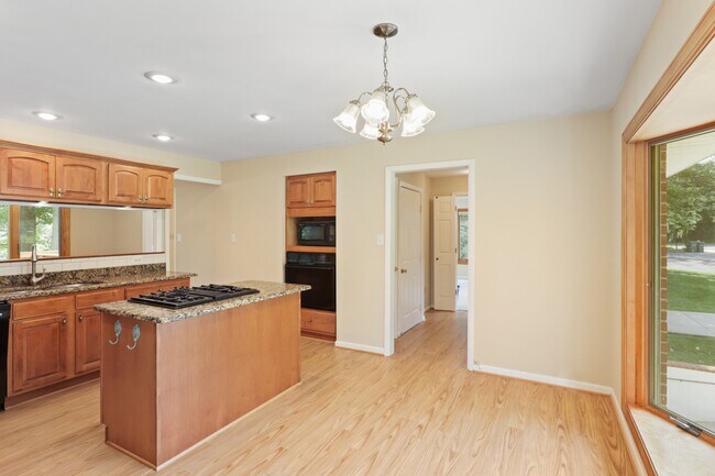 Building Photo - 2527 Swift Run St