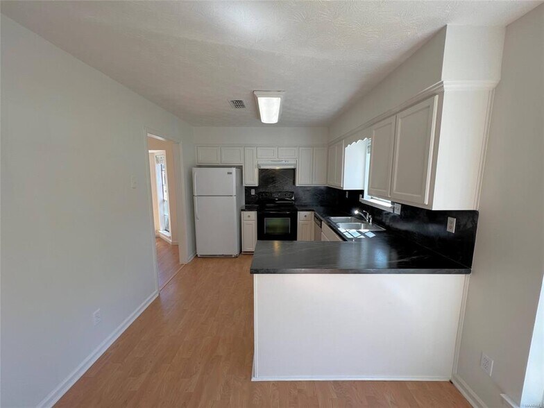 Building Photo - 5725 Bangor Ct