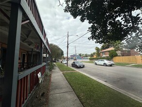 Building Photo - 613 Pacific St