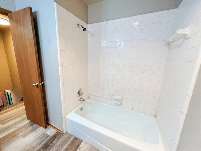 Building Photo - 213 Woodbridge Cir