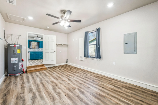 Building Photo - 1430 N Race