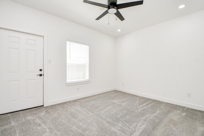 Building Photo - 9734 Pelsey St