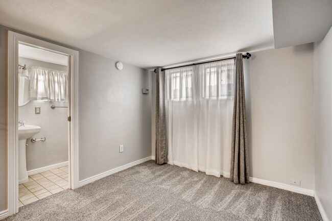 Building Photo - Cozy 1 bedroom updated brick cottage home!