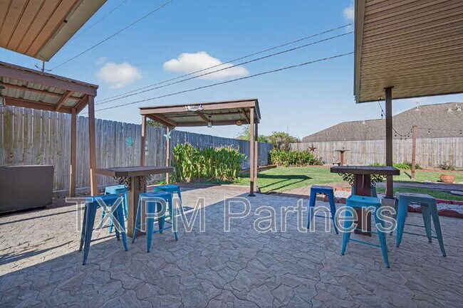 Building Photo - 23410 Stratsborough Dr