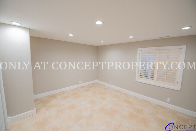 Building Photo - Attractive 4 Bed 3 Bathroom Home: Backing Park - 2 Car Garage