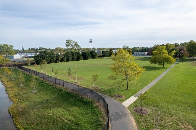 Building Photo - 2553 Bradford Ct