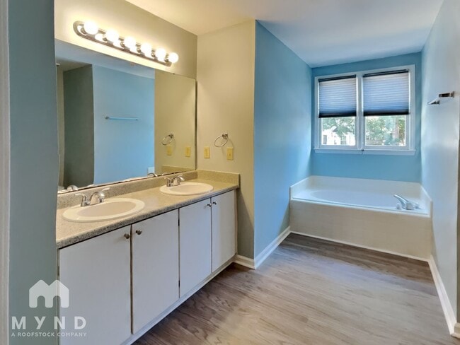 Building Photo - 2745 Sterling Park Dr