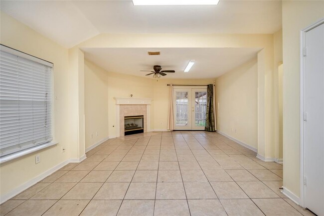 Building Photo - 16518 Lazy Ridge Rd