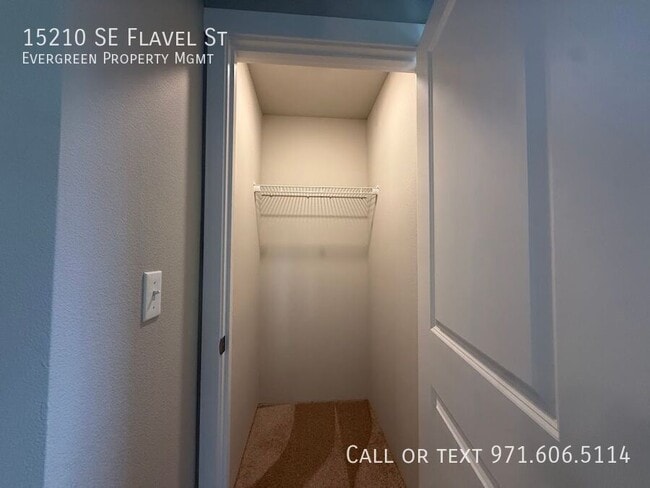 Building Photo - 15210 SE Flavel St