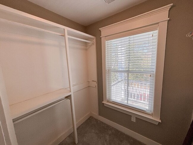 Building Photo - 1051 Phillips Park Dr