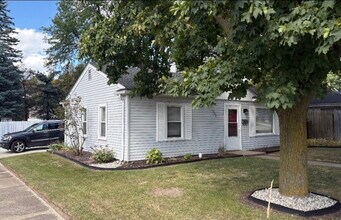 Building Photo - Charming 2-Bedroom Ranch in Royal Oak – Co...