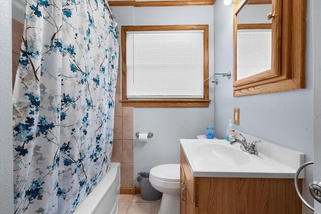 Building Photo - 1146 31st St NE