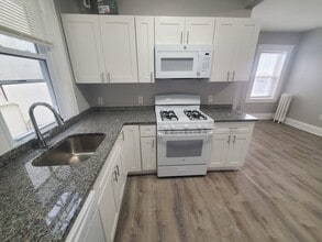 Building Photo - 738 Washington St