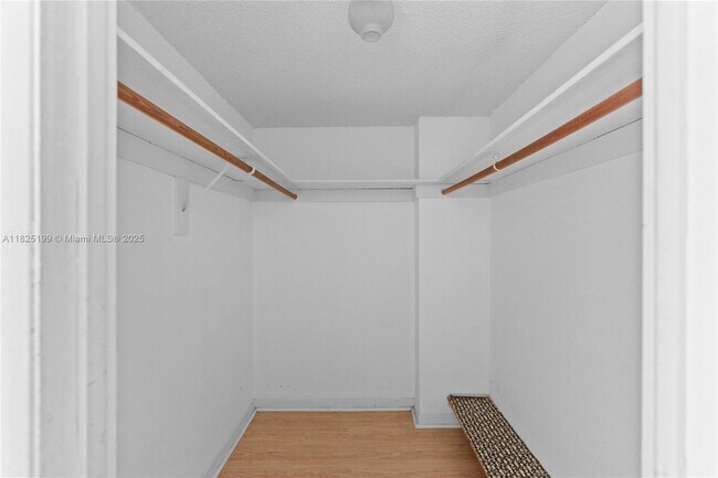 Building Photo - 1410 S Ocean Dr