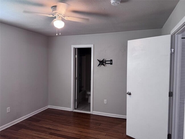 Building Photo - 901 Parmer Ave