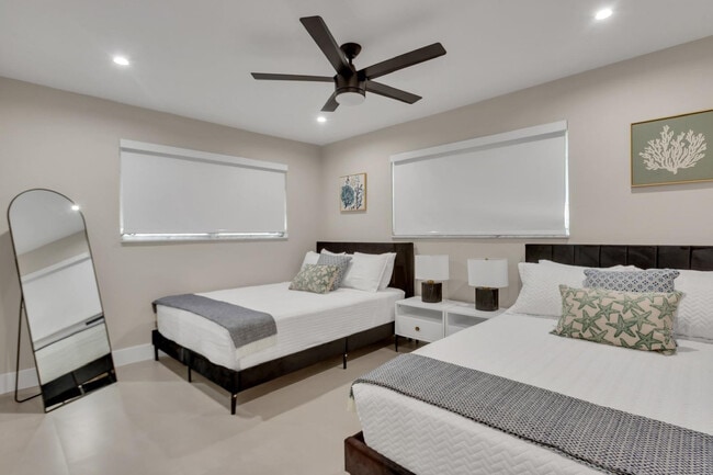 Building Photo - 755 S Rainbow Dr