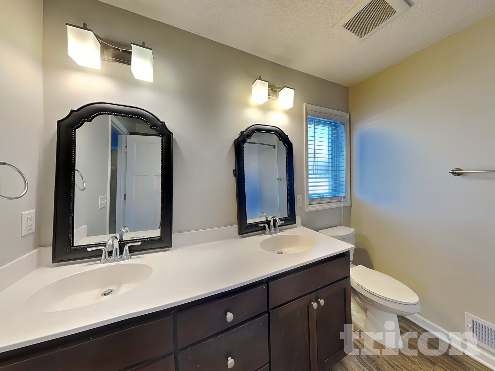 Building Photo - 1525 Independence Ave N