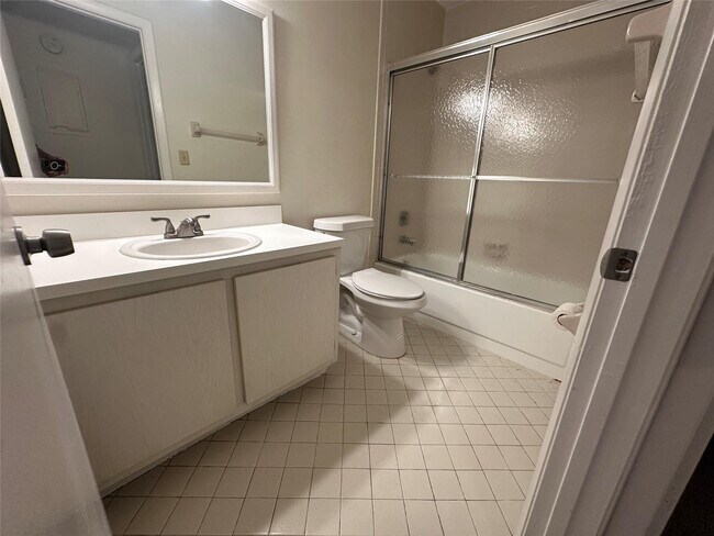 Building Photo - 3034 Coral Springs Dr