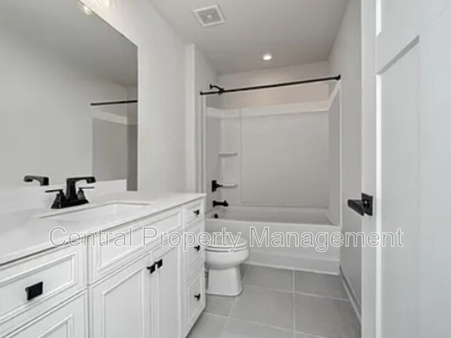 Building Photo - 200 Hollythorpe Ln