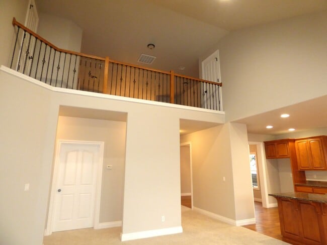 Building Photo - 5 Bedroom Home in South Salem! Near I-5