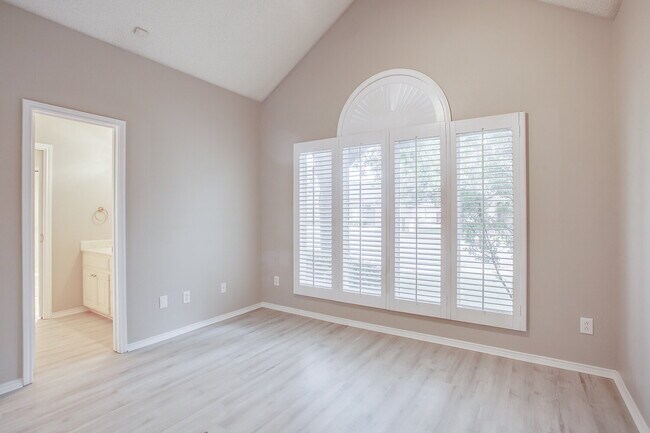 Building Photo - Newly Remodeled Prestigious Home!!