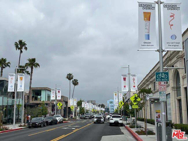 Building Photo - 503 N San Vicente Blvd