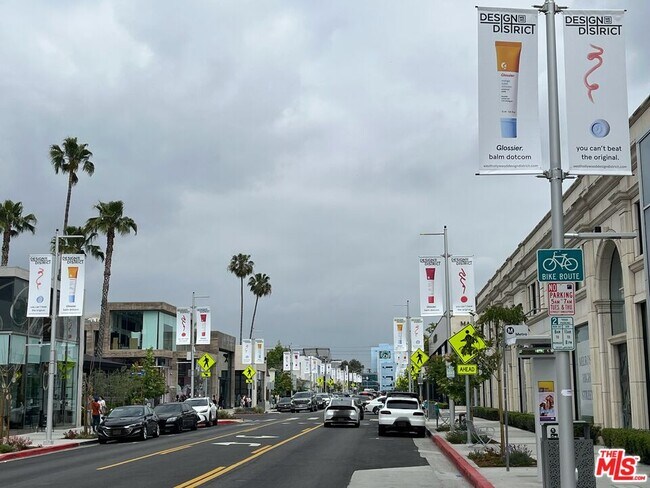 Building Photo - 505 N San Vicente Blvd