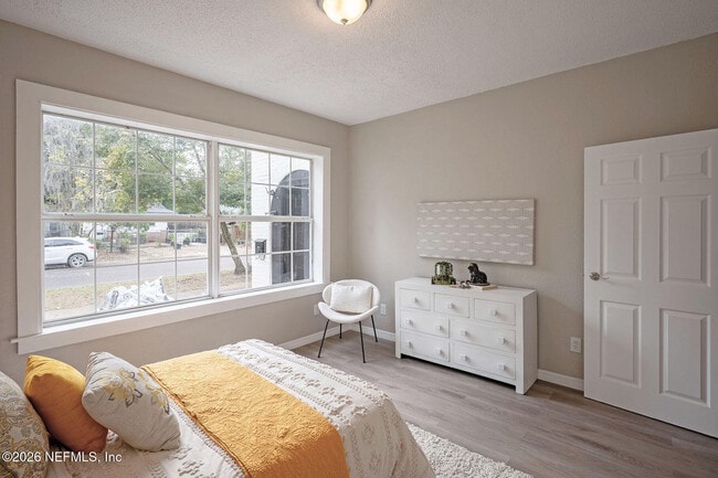 Building Photo - 325 Alder St