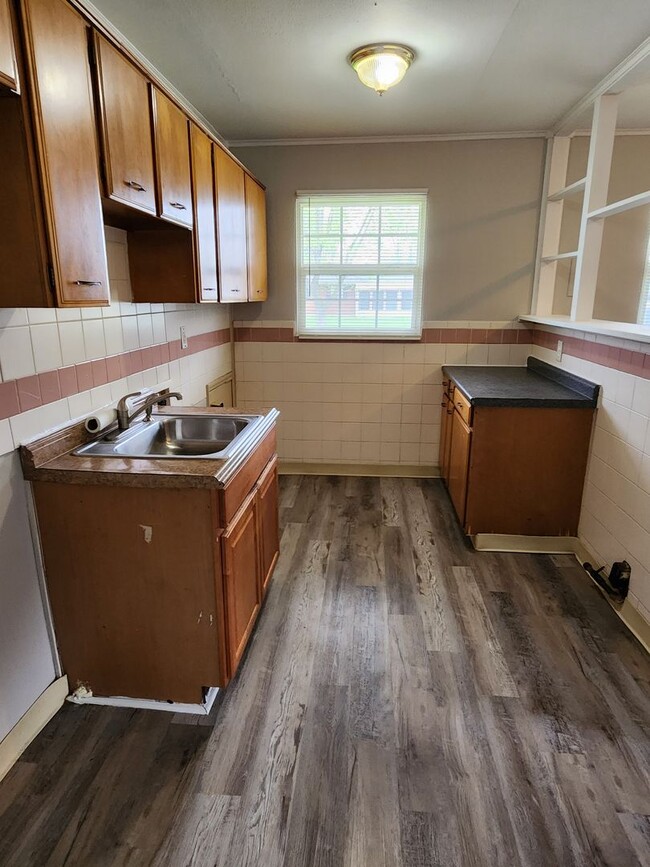 Building Photo - 3 Bedroom Home